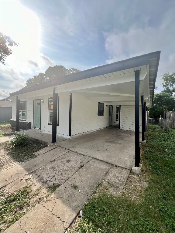 ranch-style house with a carport