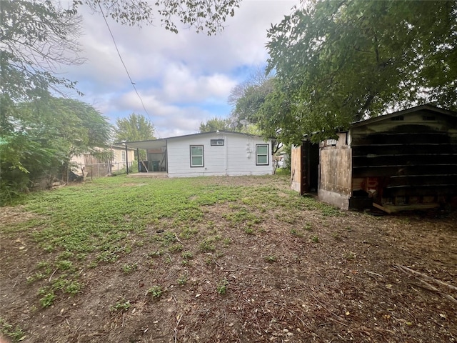 view of yard with a storage unit