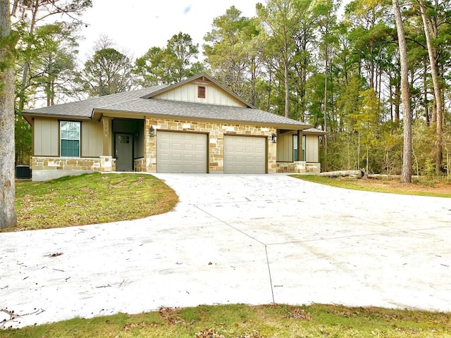 view of front facade with a garage