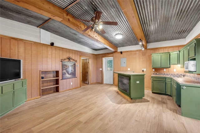 kitchen featuring light wood-type flooring, green cabinetry, a center island, and ceiling fan