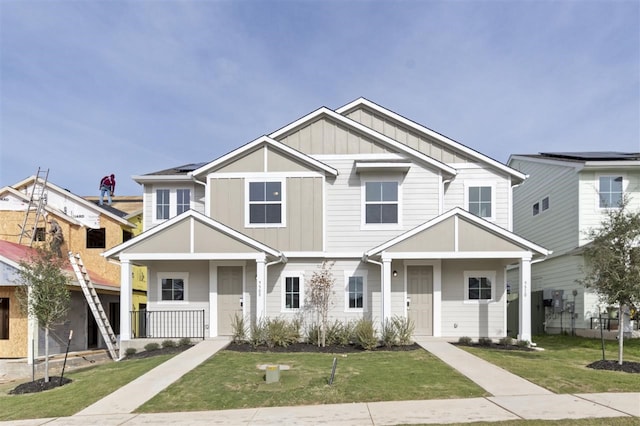 view of front facade featuring a front yard and a porch