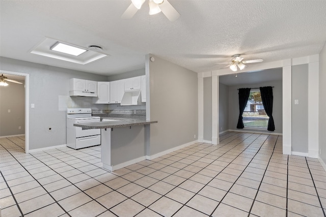 kitchen featuring white cabinets, kitchen peninsula, a kitchen breakfast bar, white range with electric stovetop, and ceiling fan