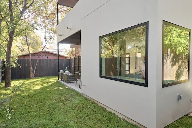 view of yard featuring a patio