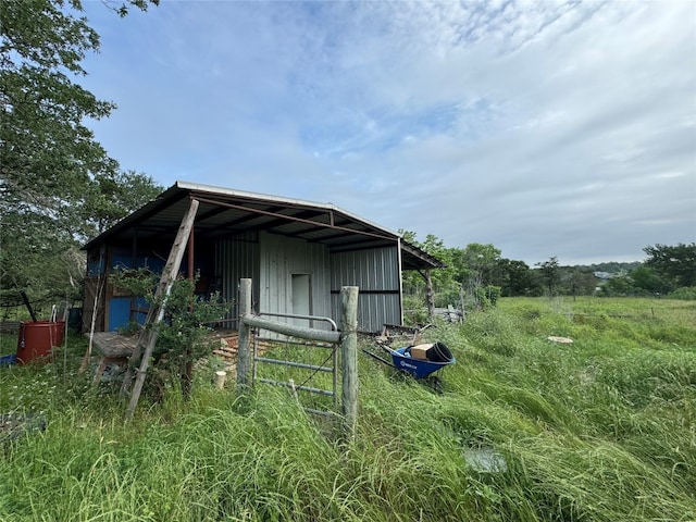 view of outbuilding