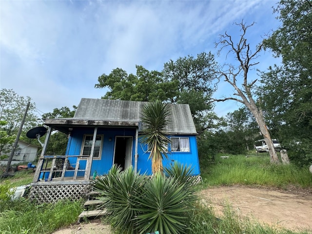 view of front of house featuring covered porch