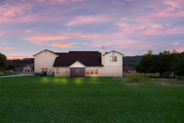 view of front of house featuring a yard