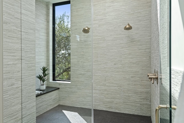 bathroom featuring tiled shower