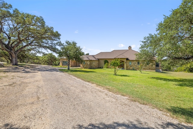 view of front of house featuring a front yard