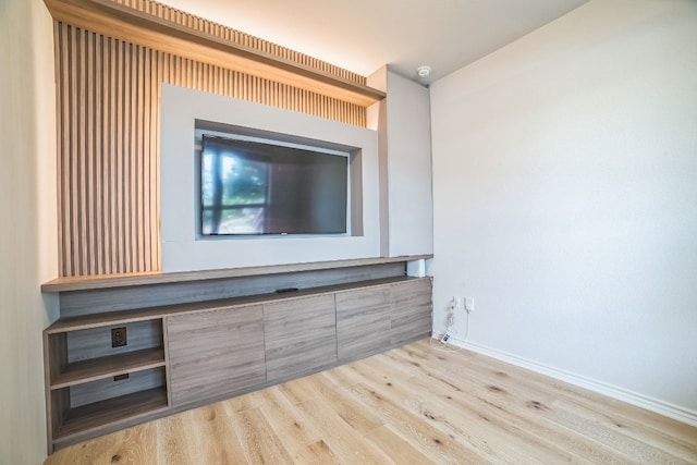 unfurnished room featuring light hardwood / wood-style floors