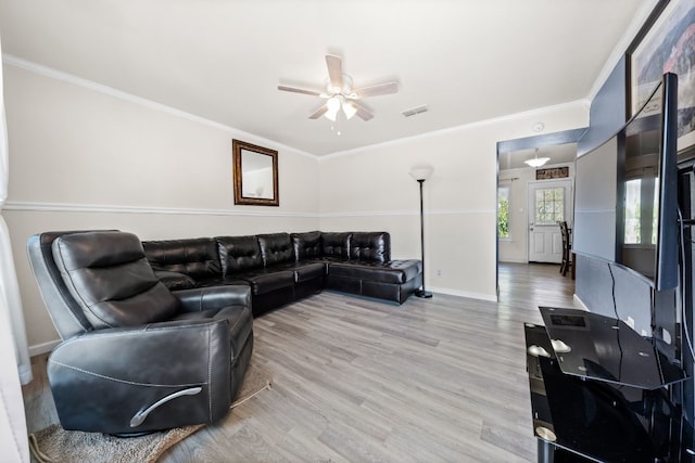 living room featuring crown molding, ceiling fan, and light hardwood / wood-style flooring