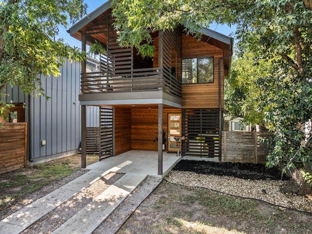 1001 Juanita St, Austin, TX 78704 - back of house featuring a balcony and stairs