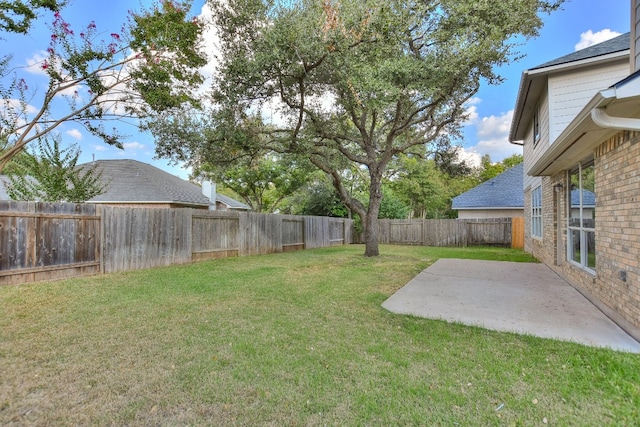 view of yard with a patio area