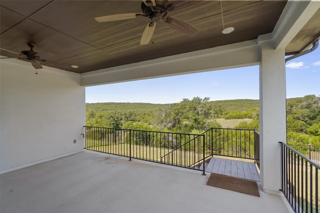 balcony featuring ceiling fan