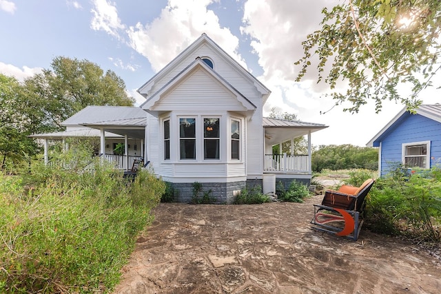 view of front of house featuring a porch