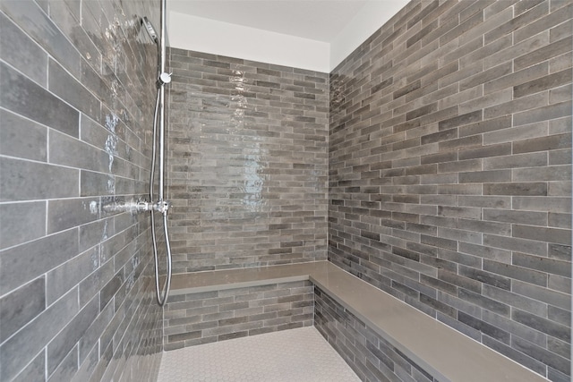 bathroom featuring tiled shower