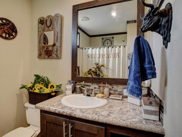 bathroom with backsplash, vanity, crown molding, a shower with shower curtain, and toilet