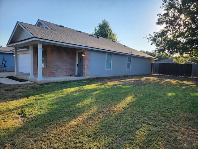 back of house featuring a yard