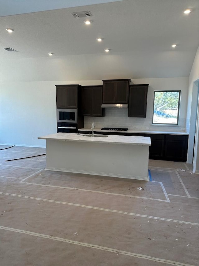 kitchen with a center island with sink, recessed lighting, visible vents, a sink, and black appliances