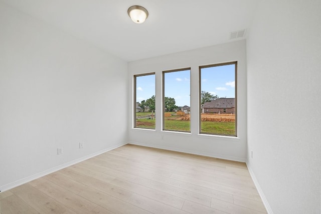 408 Ridgewell Loop, Georgetown, TX 78633 - empty room featuring light wood-type flooring and baseboards