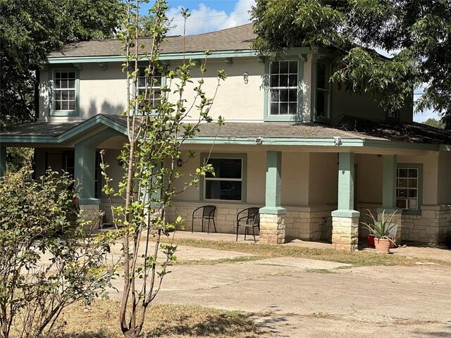 view of front facade featuring covered porch