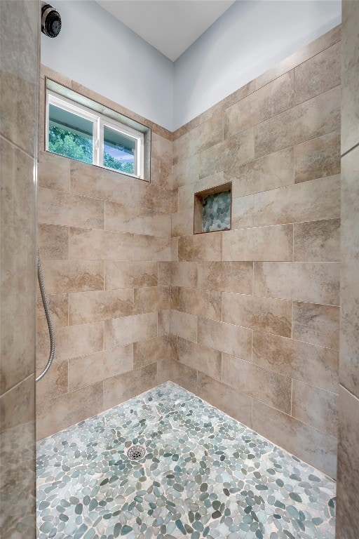 bathroom featuring tiled shower