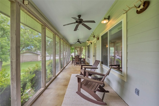 sunroom / solarium with ceiling fan