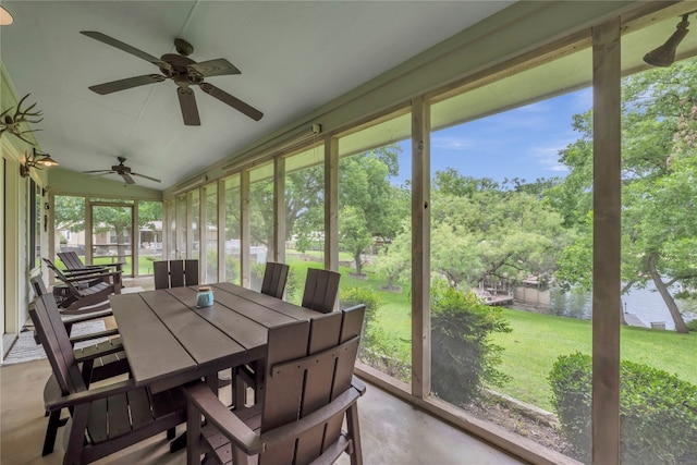 sunroom / solarium with vaulted ceiling and ceiling fan