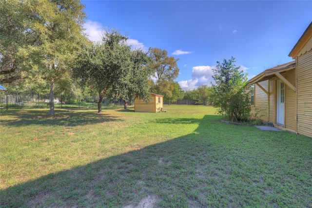 view of yard with a shed