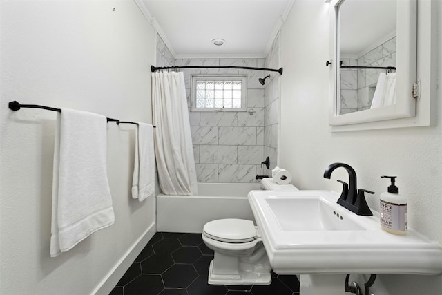 full bath featuring tile patterned flooring, toilet, shower / tub combo, a sink, and baseboards