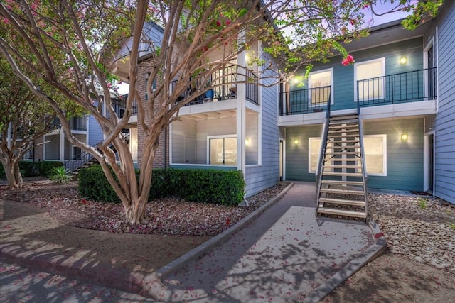 view of front of property with a balcony