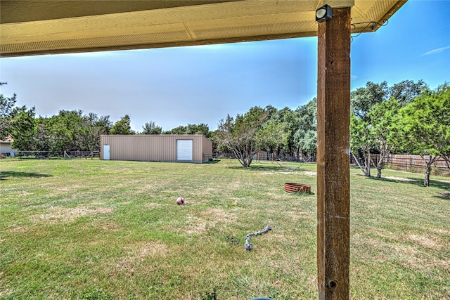 view of yard featuring a storage unit