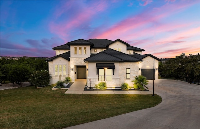 view of front of home featuring a yard and a garage