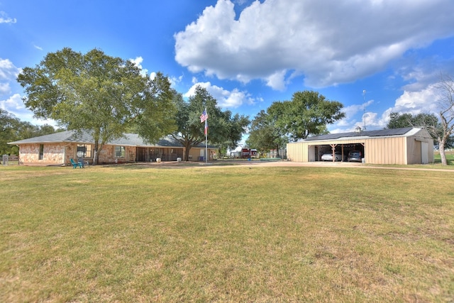 view of yard featuring a storage shed