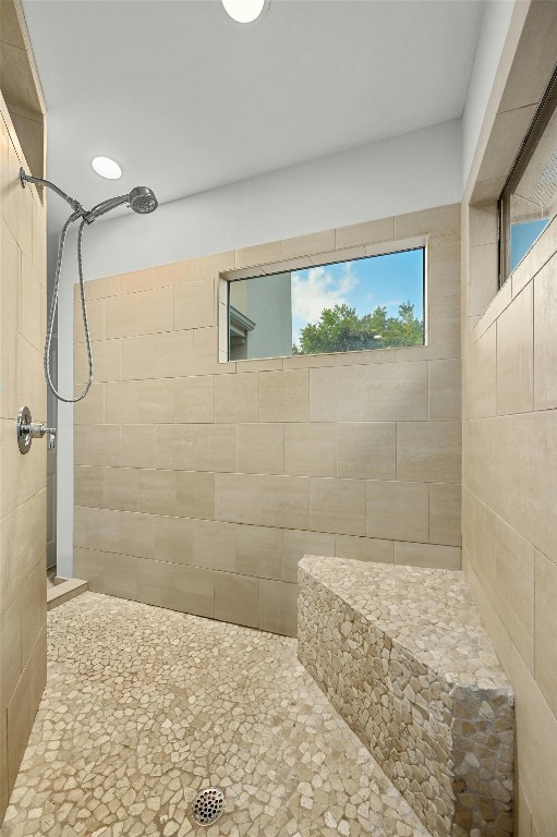 bathroom featuring tiled shower