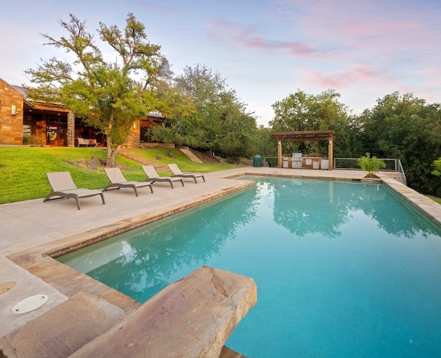 pool at dusk with a pergola, a patio area, and a yard