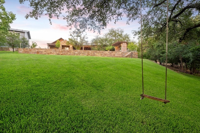 view of yard at dusk