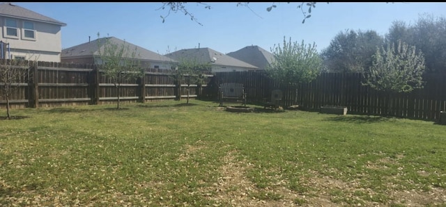 view of yard featuring a fenced backyard