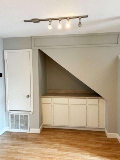 5608 Cougar Dr Unit 219, Austin, TX 78745 - view of closet