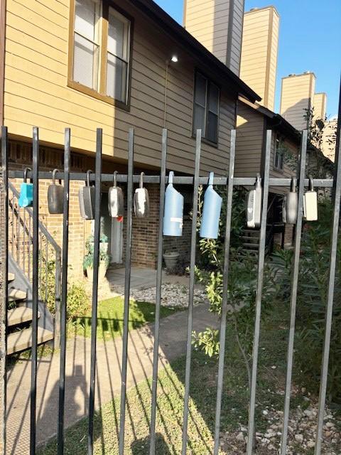 5608 Cougar Dr Unit 219, Austin, TX 78745 - view of gate