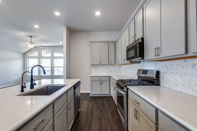 kitchen featuring ceiling fan, gray cabinets, stainless steel appliances, and sink