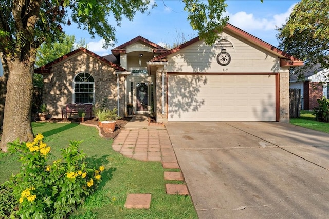 view of front of home featuring a front yard and a garage