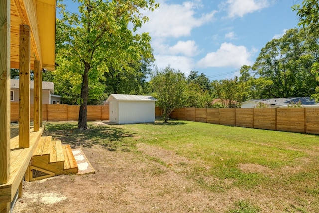 view of yard featuring a storage unit