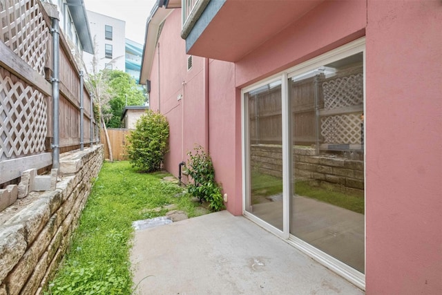 view of yard with a patio