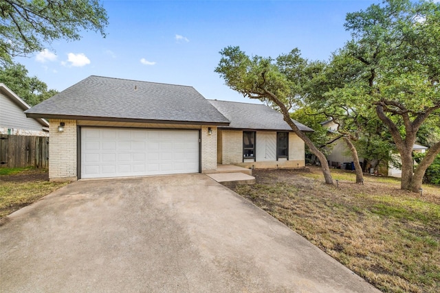 view of front of house featuring a front lawn and a garage