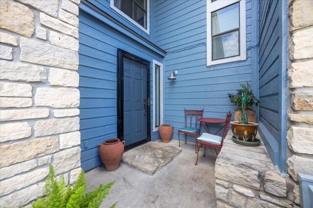 entrance to property featuring a patio area