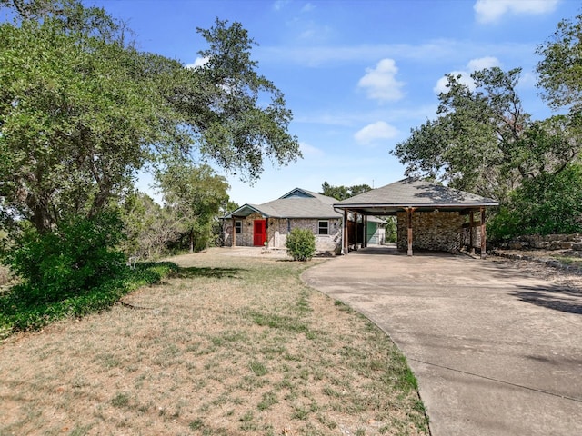 view of front facade with a carport