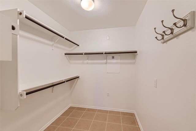 walk in closet featuring light tile patterned floors