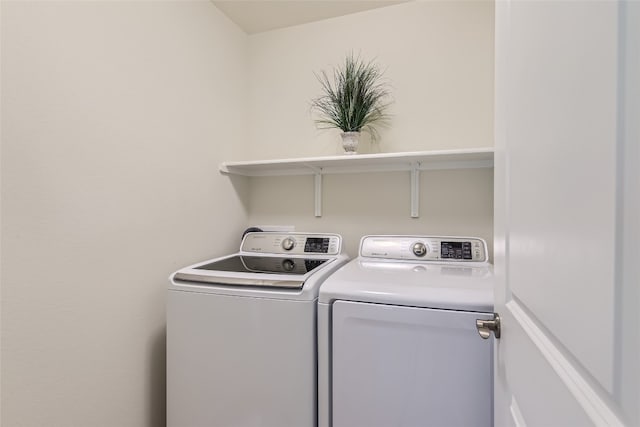 laundry room with washing machine and clothes dryer