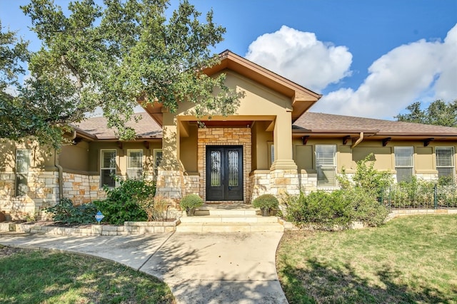 view of front of home featuring a front lawn