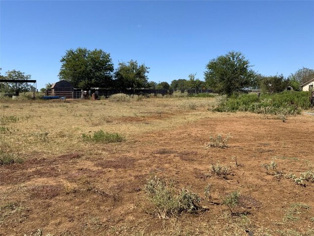 view of yard featuring a rural view